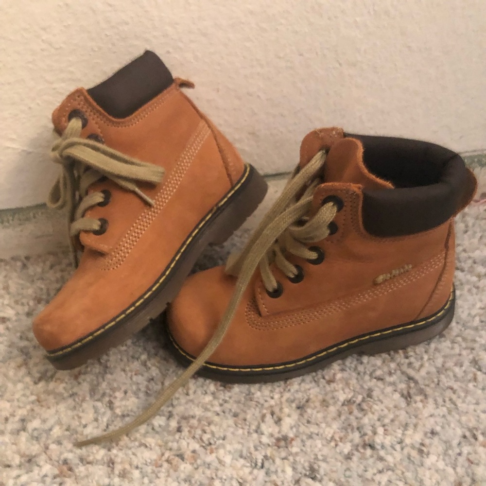 Toddler shoes size 7c